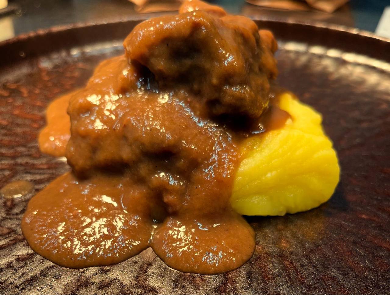 stracotto di guancetta al curtefranca rosso e patata mantecata all’olio evo